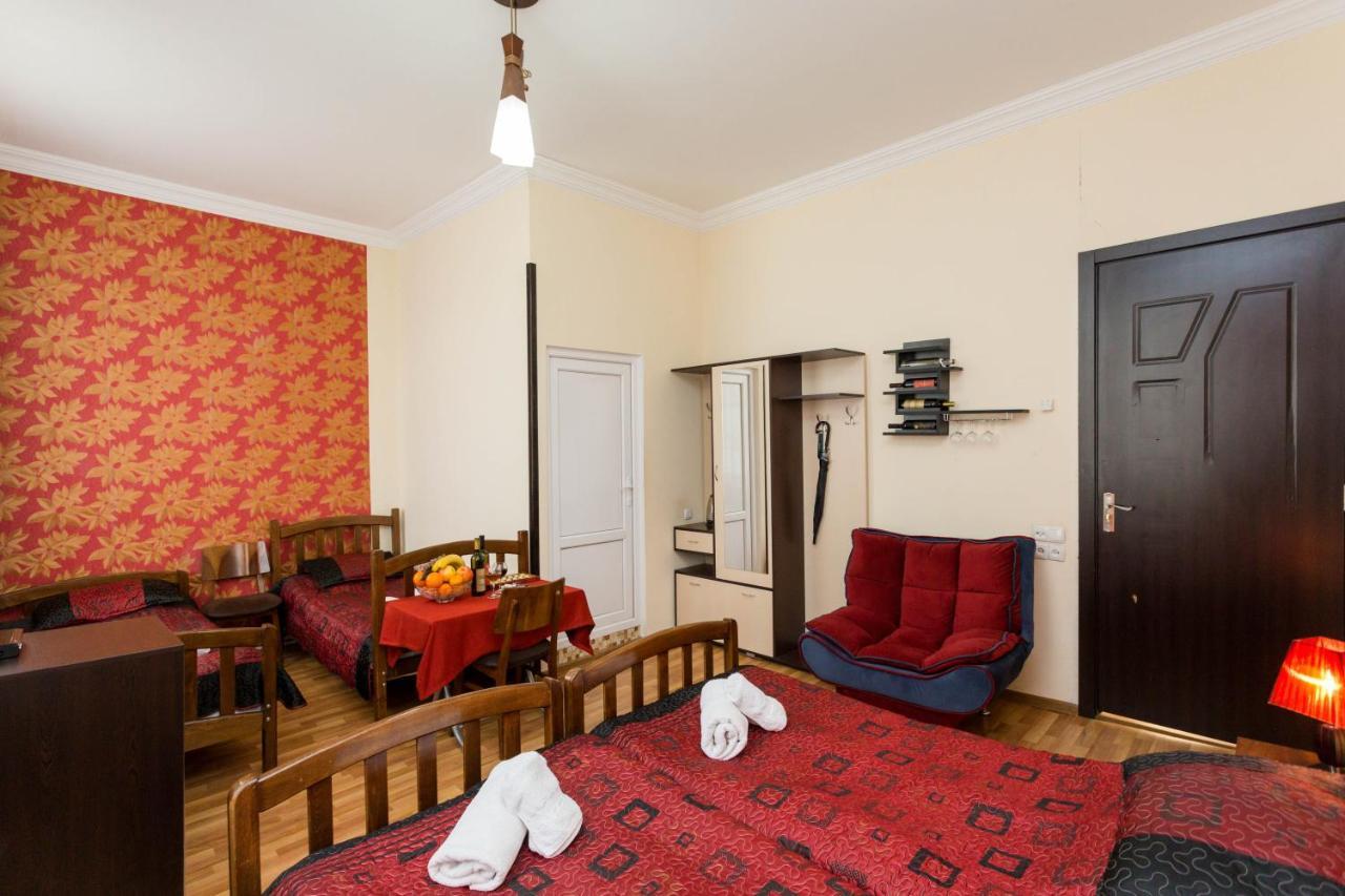 Gis Guest House Tbilisi Exterior photo